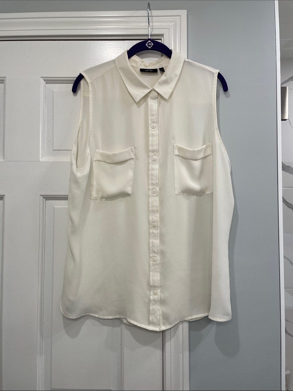 Apt. 9 Cream Sleeveless Blouse